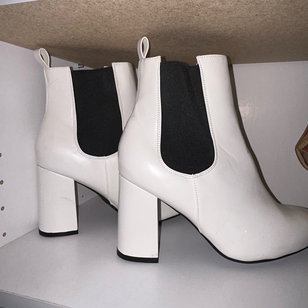 Cute WIDE WIDTH White Boots